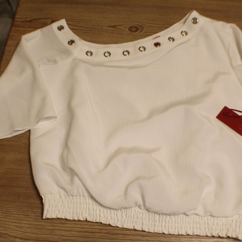 FLIRTY BARE SHOULDER